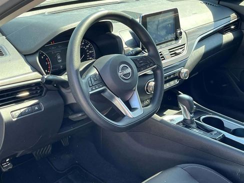 Used 2024 Nissan Altima 2.5 SV image 15