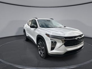 New 2026 Chevrolet Trax RS w/ Sunroof Package FWD video 2