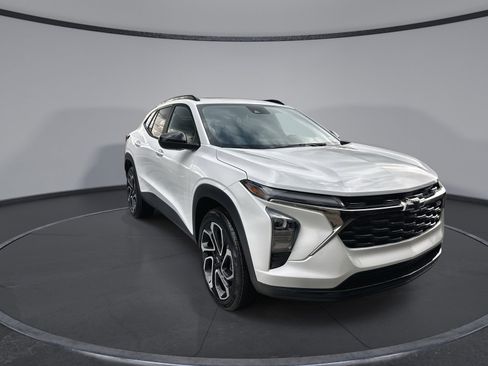 New 2026 Chevrolet Trax RS w/ Sunroof Package FWD image 2
