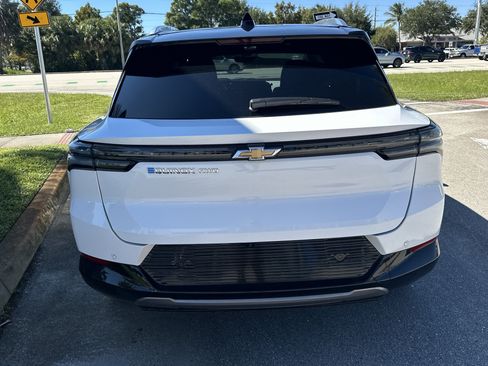 New 2026 Chevrolet Equinox EV LT image 7