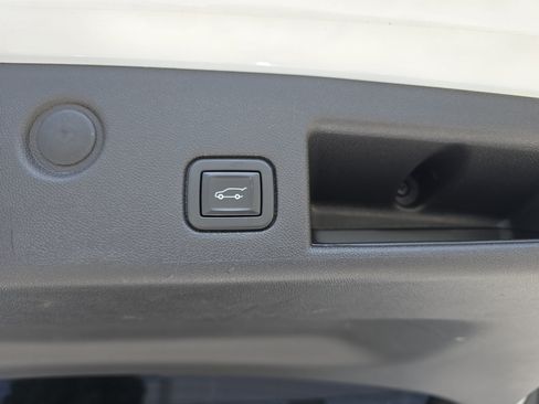 Used 2020 Chevrolet Equinox Premier FWD image 31