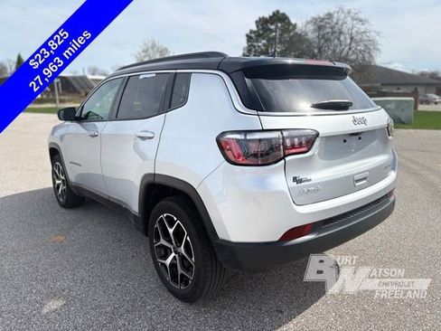 Used 2025 Jeep Compass Limited image 4