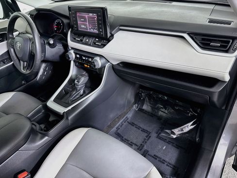 Used 2019 Toyota RAV4 XLE Premium FWD image 30