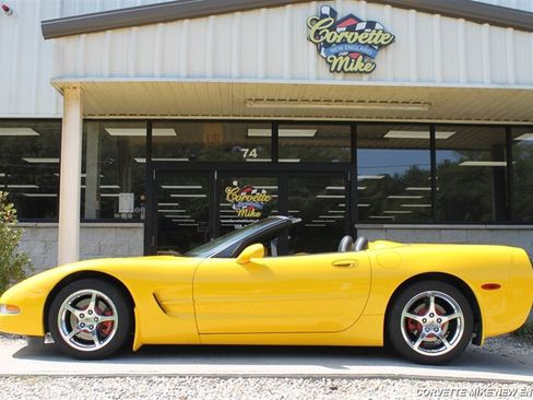 Used 2004 Chevrolet Corvette Convertible w/ Preferred Equipment Group RWD image 5