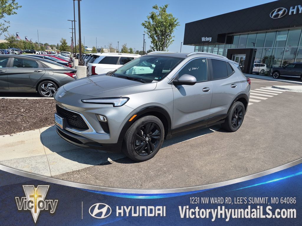 Used 2024 Buick Encore GX Sport Touring FWD image 1
