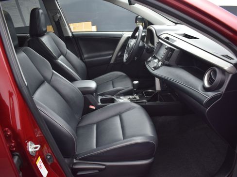 Used 2018 Toyota RAV4 Limited image 10