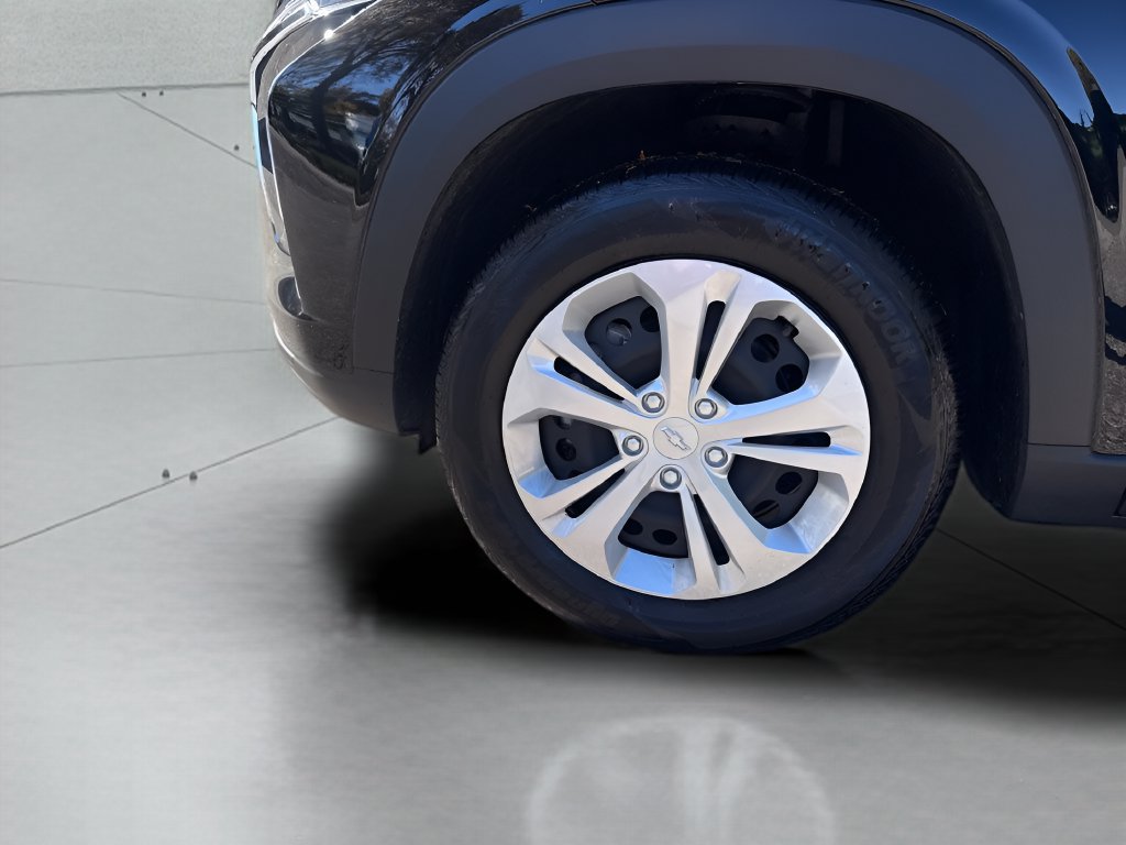Used 2025 Chevrolet Trax LS FWD image 28