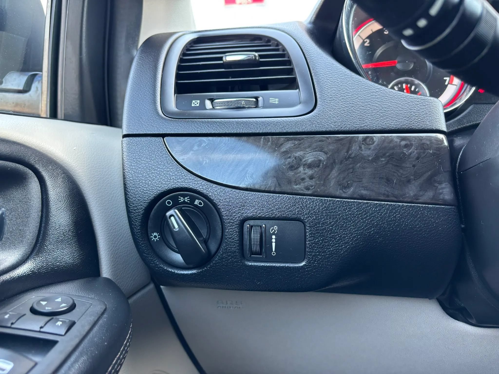 Used 2019 Dodge Grand Caravan SE w/ UConnect Hands-Free Group FWD image 21