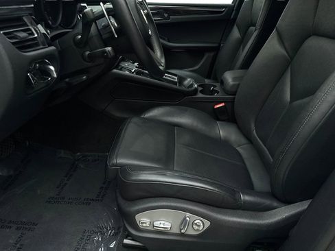 Used 2023 Porsche Macan image 25