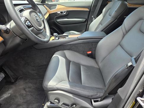 Certified 2025 Volvo XC90 B6 Plus AWD/4WD image 15