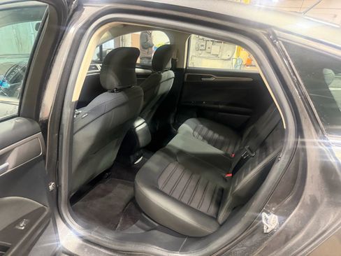 Used 2017 Ford Fusion SE image 30