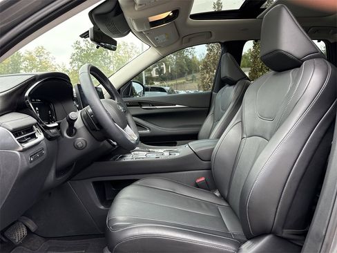 Used 2025 INFINITI QX60 Sensory w/ Vision Package image 8