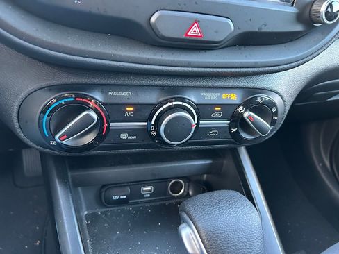 Used 2025 Kia Soul LX image 25