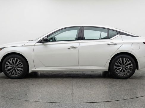 Used 2025 Nissan Altima 2.5 SV image 5