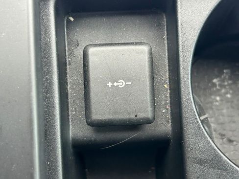 Used 2024 Jaguar F-PACE R-Dynamic S image 31