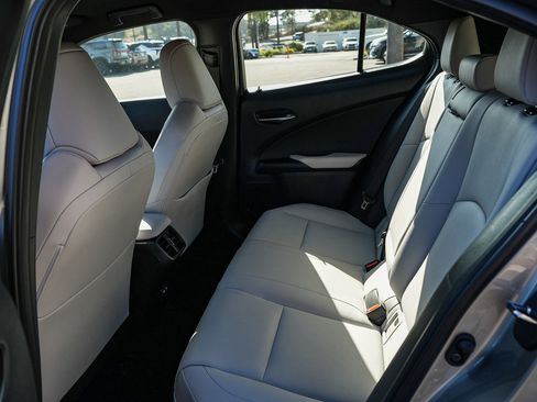 Used 2021 Lexus UX 200 w/ Accessory Package (Z2) FWD image 18