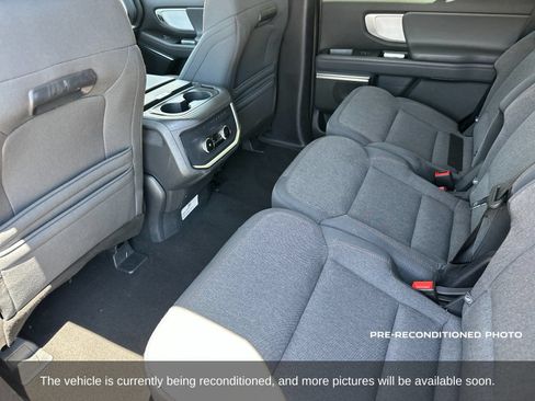 Used 2025 Ford Expedition Active AWD/4WD image 12