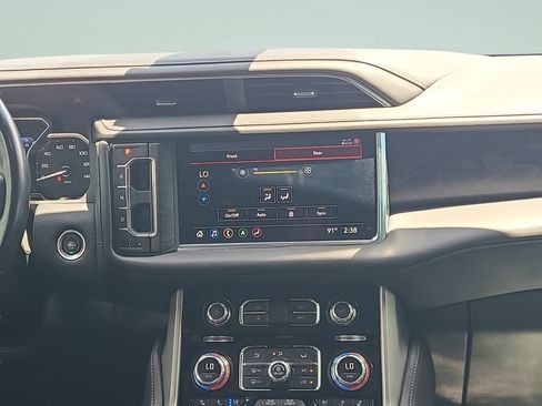 Used 2021 GMC Yukon Denali w/ Denali Premium Package RWD image 14