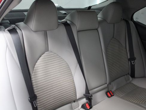 Used 2020 Toyota Camry SE image 26