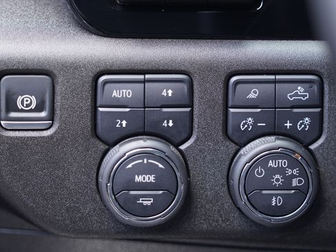 Used 2025 Chevrolet Silverado 2500 LTZ w/ LTZ Plus Package AWD/4WD image 18