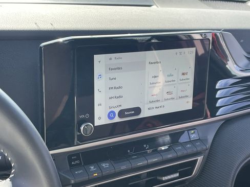 Used 2025 Toyota Camry SE image 6