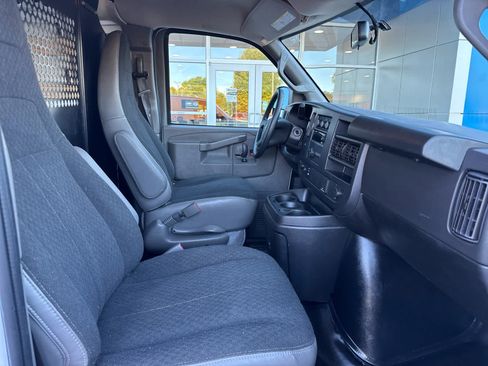 Used 2024 GMC Savana 2500 w/ Driver Convenience Package image 4