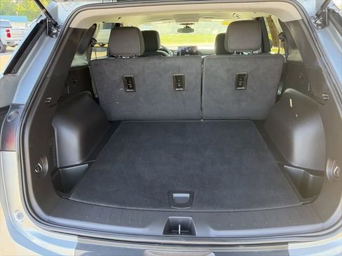 Used 2025 Chevrolet Blazer LT FWD image 8
