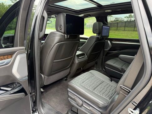 Certified 2025 Cadillac Escalade Premium Luxury Platinum w/ LPO, Floor Liner Package AWD/4WD image 28