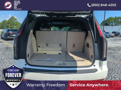 Used 2021 Cadillac Escalade Premium Luxury RWD image 32