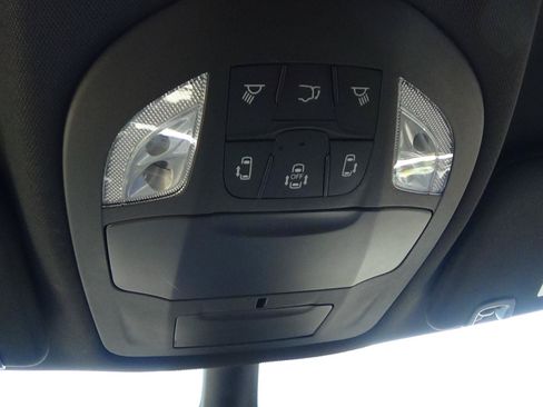 Certified 2025 Chrysler Pacifica Select FWD image 30