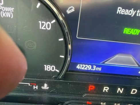 Used 2022 Ford Escape SE w/ Cold Weather Package AWD/4WD image 17