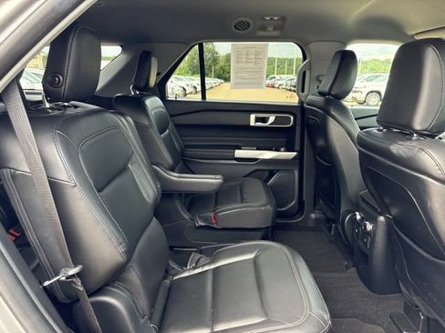 Used 2020 Ford Explorer XLT w/ Equipment Group 202A AWD/4WD image 19