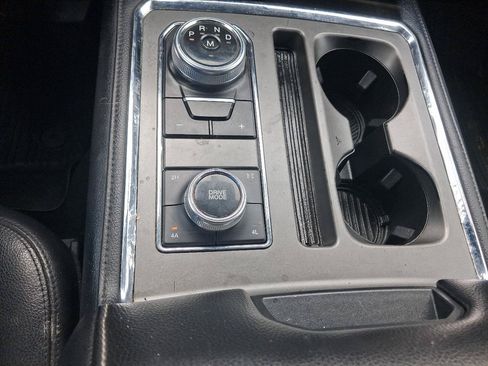 Used 2018 Ford Expedition XLT w/ Equipment Group 202A AWD/4WD image 20
