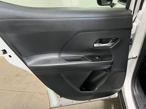 Used 2025 Nissan Kicks SV AWD/4WD image 16