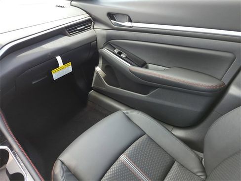 New 2025 Nissan Altima 2.5 SR image 18