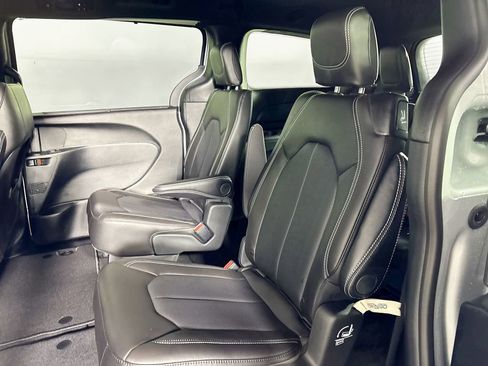 New 2026 Chrysler Voyager LX image 18