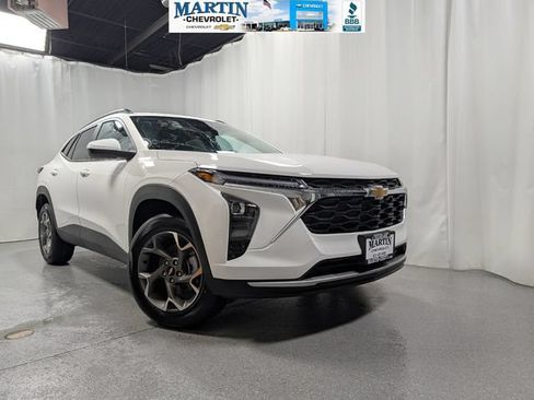 New 2026 Chevrolet Trax LT w/ LT Convenience Package FWD image 1
