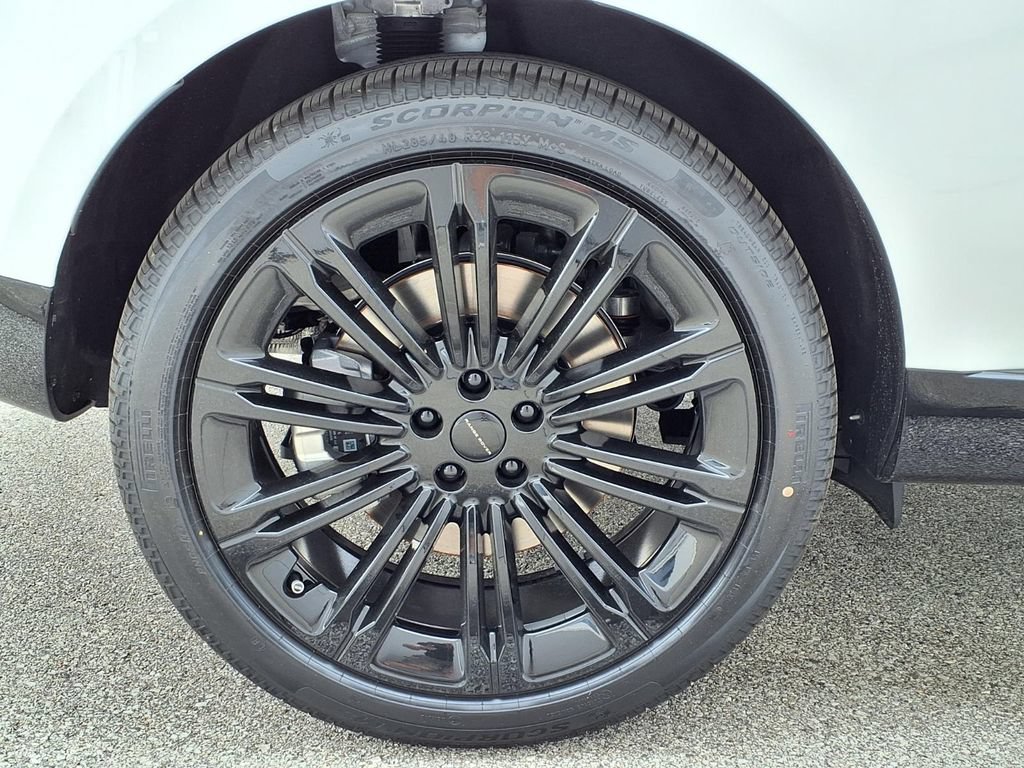 New 2026 Land Rover Range Rover Long Wheelbase SE AWD/4WD image 6