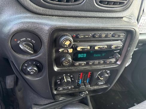 Used 2004 Chevrolet TrailBlazer LT AWD/4WD image 14
