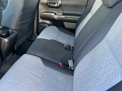 Used 2023 Toyota Tacoma TRD Sport image 12