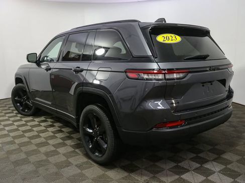 Used 2023 Jeep Grand Cherokee Limited w/ Black Appearance Package AWD/4WD image 8