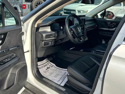 Used 2023 Lincoln Corsair FWD image 7