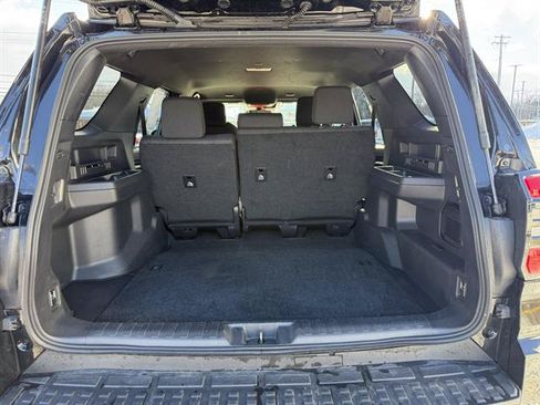 Used 2025 Toyota 4Runner SR5 AWD/4WD image 25