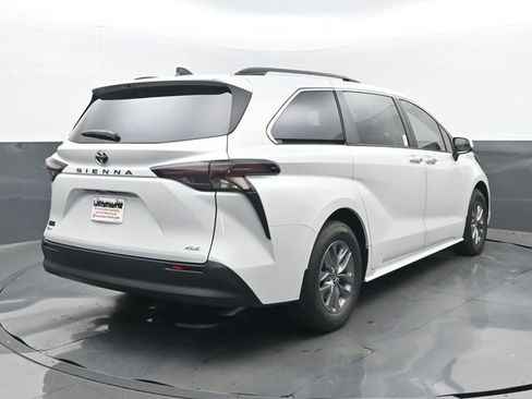 New 2026 Toyota Sienna XLE FWD image 22
