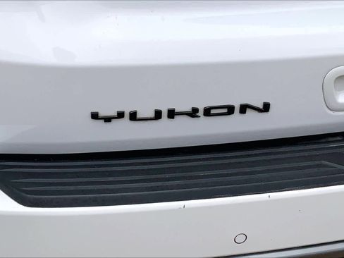 Used 2024 GMC Yukon XL AT4 w/ AT4 Premium Plus Package AWD/4WD image 10