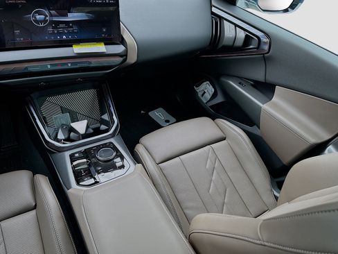 New 2025 BMW X3 xDrive30i w/ Convenience Package image 18