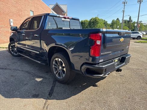 Used 2022 Chevrolet Silverado 1500 High Country w/ Technology Package AWD/4WD image 5