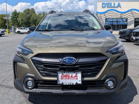 Used 2025 Subaru Outback Premium AWD/4WD image 2
