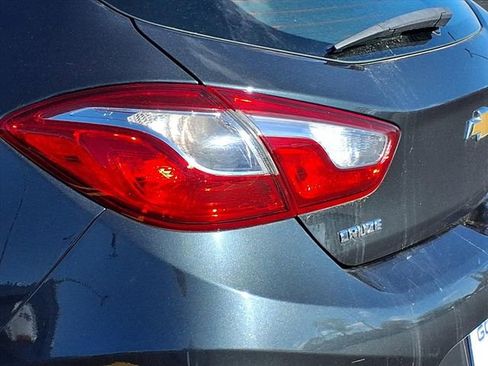 Used 2018 Chevrolet Cruze LT w/ Convenience Package image 23