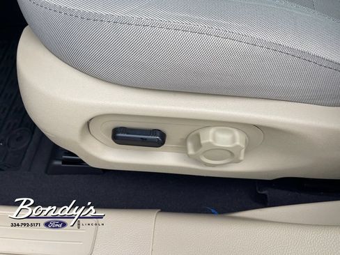 Used 2019 Ford Taurus SE FWD image 9